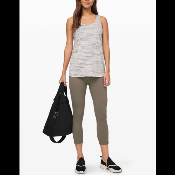 Lululemon Essential Tank Pleated *Seriously Light Luon - Picture 4 of 6